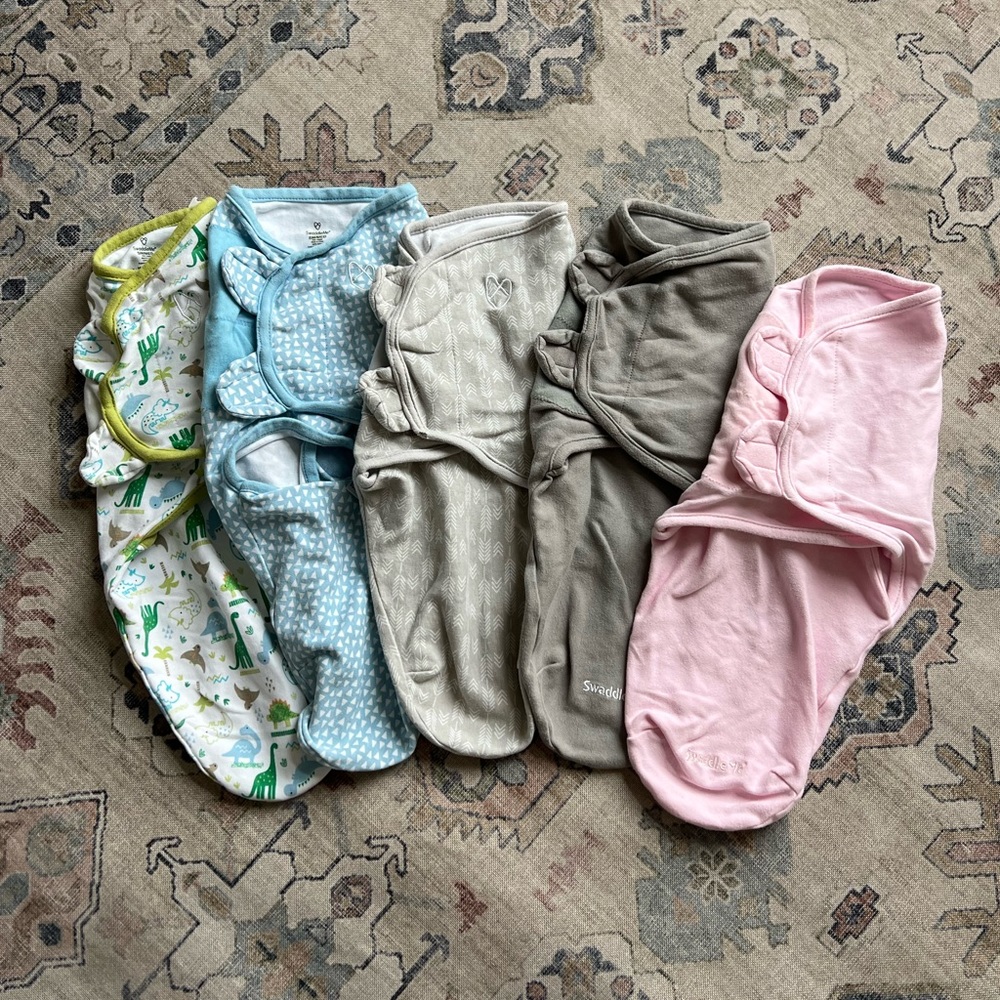 Lot Small/Medium SwaddleMe swaddles